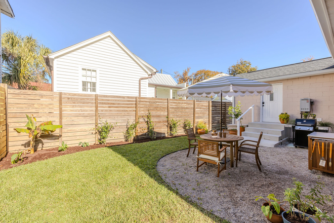 backyard - Downtown 3 bed, 1 bath w/off street parking, fenced yard, porch—walk or bike to MUSC House