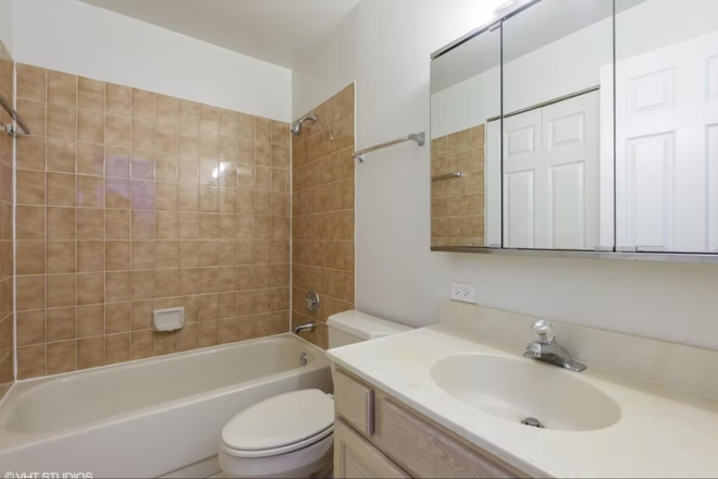 Bathroom nearest to available bedroom - 1700 Hinman Apartments