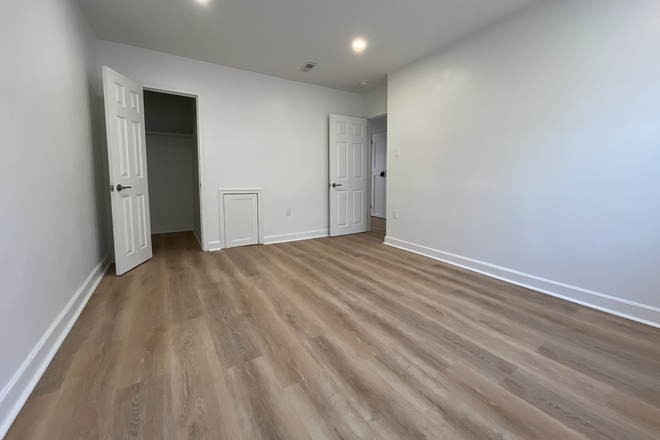 Spacious Bedroom w/view of Walk in Closet - Close to Campus | Furnished or Unfurnished Option Duplex