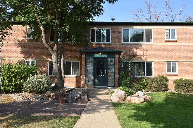 Street View - 2 Bed On The Hill!! Apartments