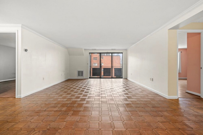 Living room - Wellington Condominiums