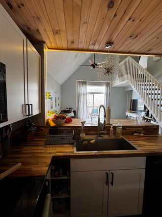 kitchen - The last 5 bed condo for rent in Hunters Ridge - walk to JMU!