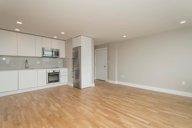 - - Sunny 2-Bed 1-Bath w/ Elevator & Parking – Near Harvard Square Apartments