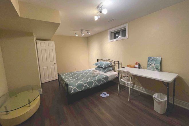 Bedroom - All inclusive large bedroom in a large house! Large bed, desk & closet. High Speed Internet