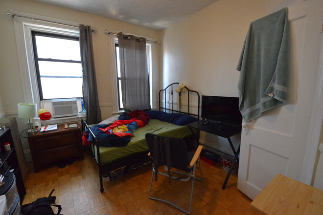 Bedroom - 2 Separate Rooms in Burbank St Best price Behind Whole Foods