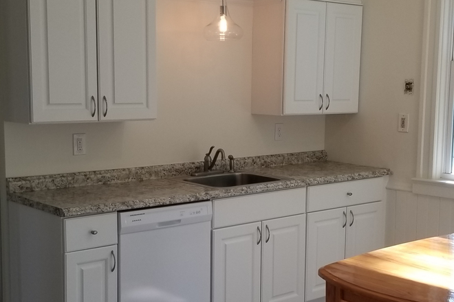 Large Eat-In Kitchen - Large Victorian House 3 BDRM Apt.  HEAT Included! 5.5 miles to UCONN