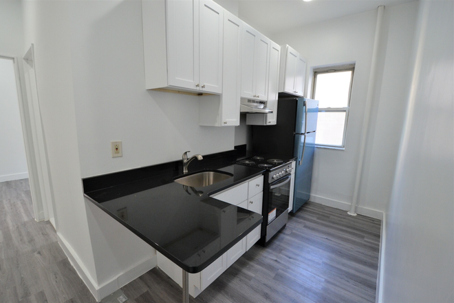 Kitchen - 3 Bed Available 9/1/25! *CONTACT NOAH 603-470-8181