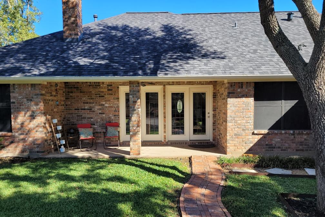 Back of house - 2 rooms in beautiful, fully furnished home! Utilities and housekeeper included!