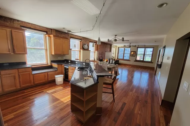 Living area - Clifton Heights Apartments