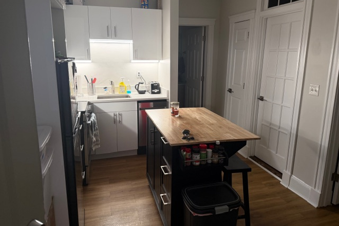 Kitchen and Dining Common Areas - Bedroom in Apartment Close to Campus