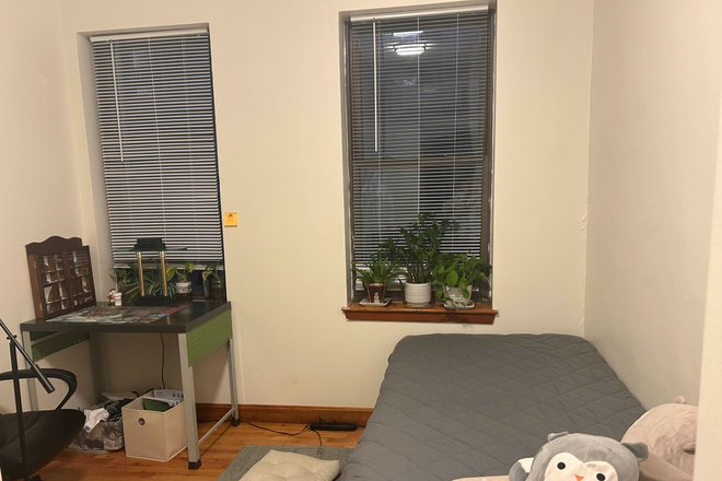 Room (desk, bed, and chair borrow for free) - Spring-Summer 4-bed 1-bath apt. sublet: Right across from EXP and ISEC buildings!