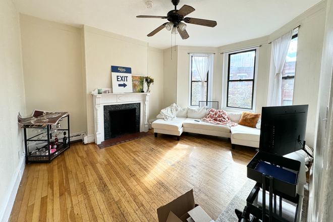 Living Room - Walk to Northeastern | Spacious 4 Bed | Symphony Rd. | Stainless Steel Apartments