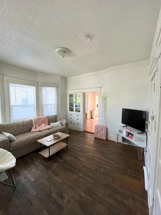 Living Room - House on University- Close to campus!