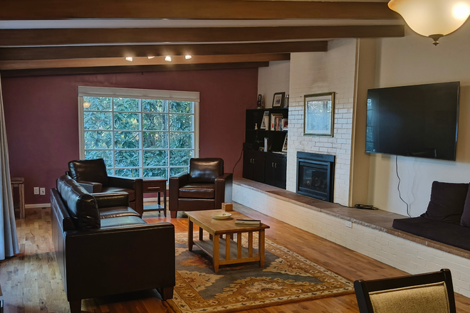 Living room - The Emerald Oasis House