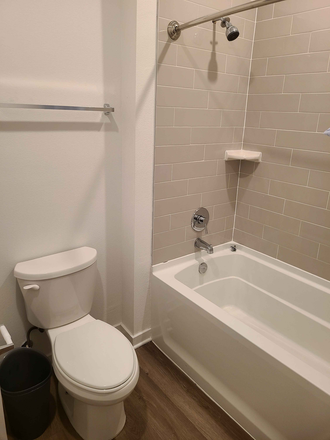 tub and toilet - The Accolade Collegiate VIllage West Apartments