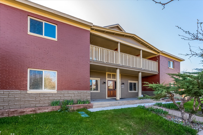 main entry - Remodeled 2BA/1BA apartment- brand new kitchen & bathroom, hardwoods, stainless appliances