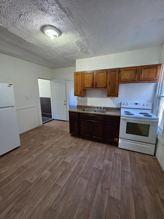 Kitchen - 3 Bed/ 1 bath/ Washer & Dryer Duplex