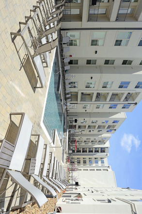 Pool and hot tub - Younion Apartments, Walking distance to campus, Immediate access to Dickson Street, Pool, Gym