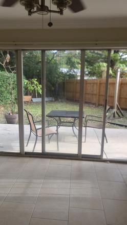 Patio and yard - Studio next to UM