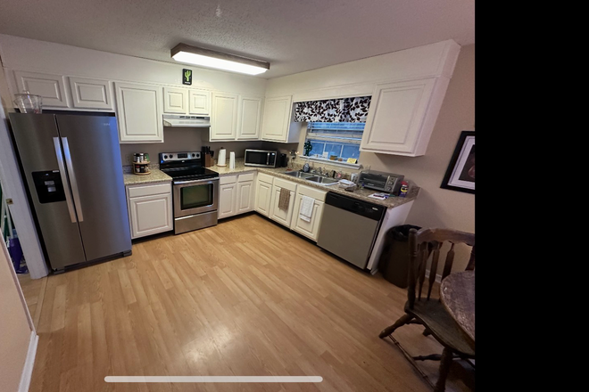 Kitchen - Riverbend Commons Apartments