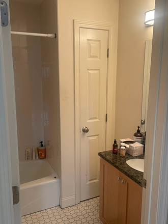bathroom - 1BR with private bathroom in 4BR / 3.5BR Duplex