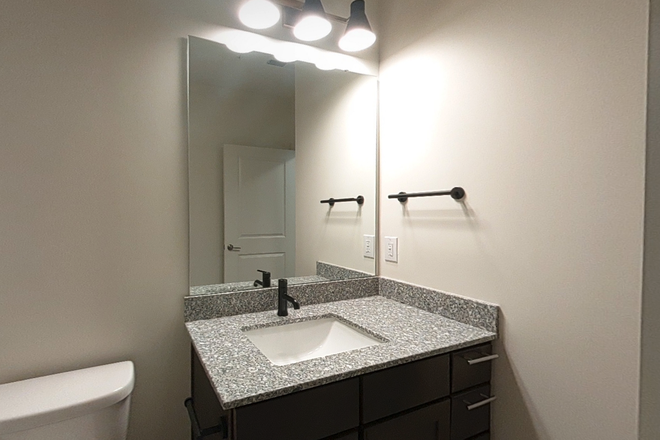 bathroom - Luna Flat Apartments