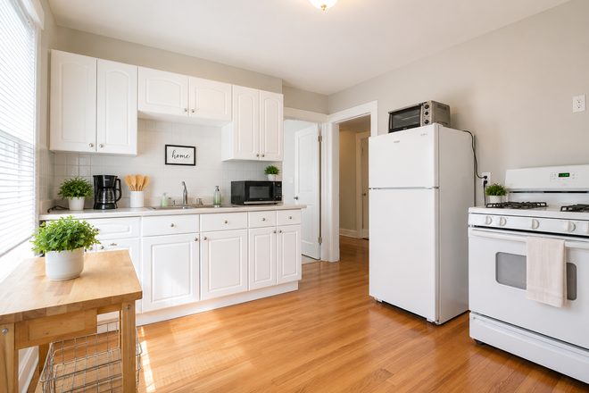 . - 2027-2028- 5 bedroom, 2 bathroom on Crosby Rd Duplex