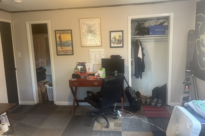 listed room - 6 Bedroom, 3 Bath, looking for 1 sublessee