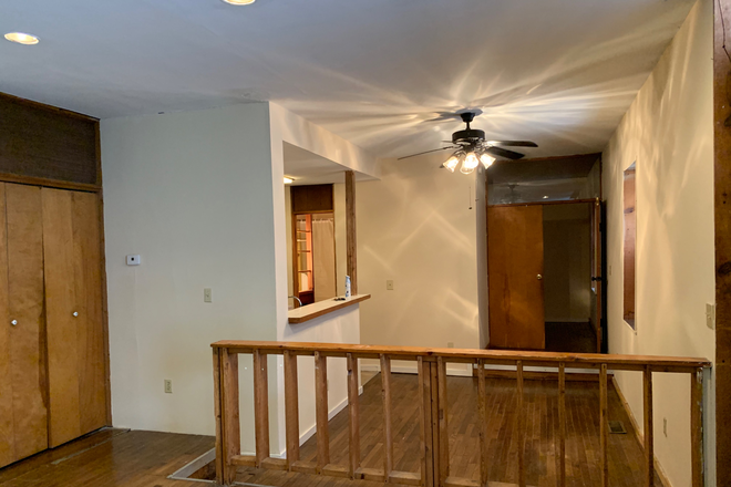 Living toom - Sublease available for spring 2027 1B/1B Apartments