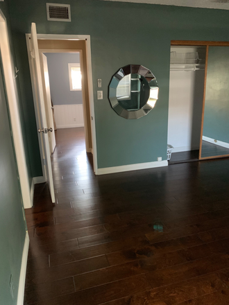 Bedroom - 1 bedroom private in a three bedroom house