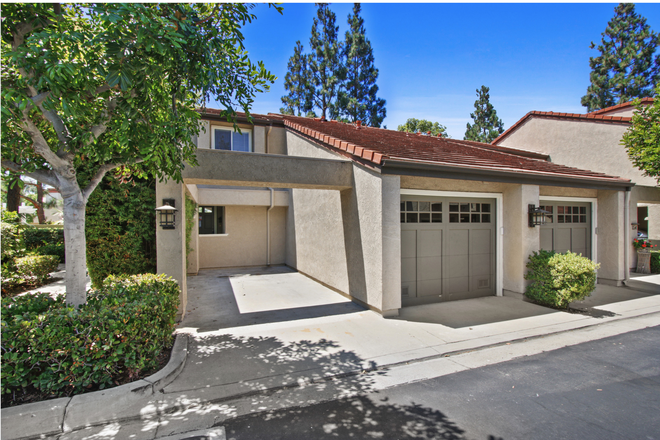 Ouside - 3 br, 3 ba townhouse in University Town Center near UCI.