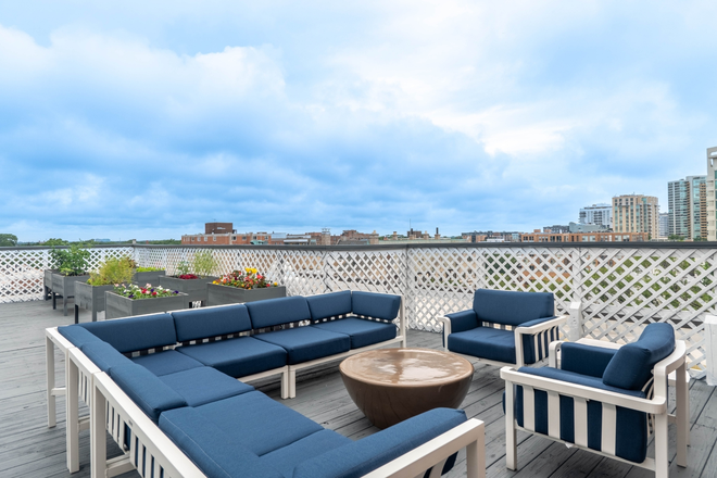 Amazing Skyline - Maple Grove Apartment