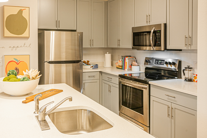 Kitchen - Aspen Heights Apt., 1st MONTH FREE close to campus