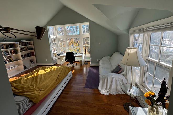 Bedroom - Sublet room in home-Lake Dr-Princeton