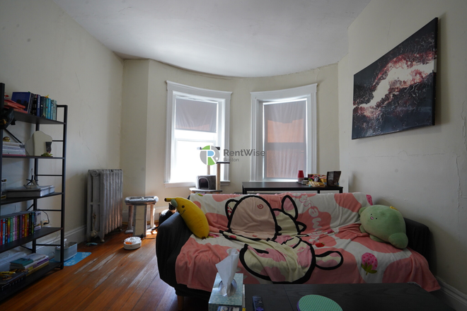 1 - AVAILABLE NOW HUGE Allston 1 bed. H/HW inc. NO Fee