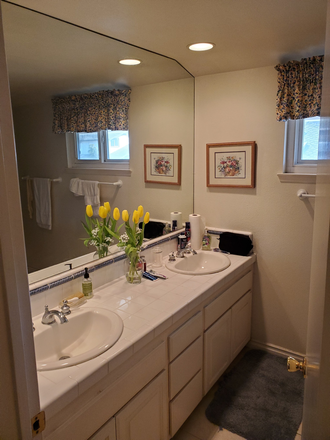 Shared bathroom with one other UCI grad student - Turtlerock Home - bike to UCI (Utilities, High Speed WiFi included)