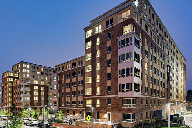 Exterior - DISCOUNTED RATE Valentine Commons Apartment -- The Henderson Platinum