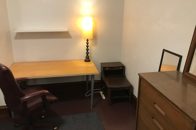 3rd Floor Middle Room 2 - Pear-House, All Utilities Included, Private Furnished Rooms