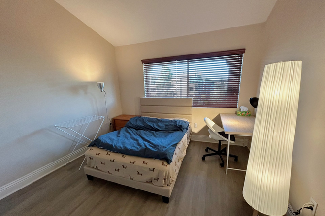 bedroom - Summer Sublease: Spacious 2-Story 2B2.5B Furnished Condo Near UTC