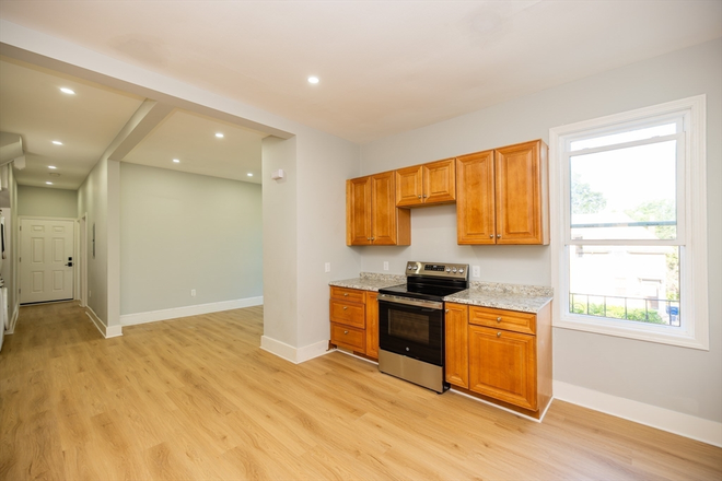 . - Recently Renovated 3 Bed / 2 Bath w/ LAUNDRY IN UNIT! Avail. 9/1/25!!