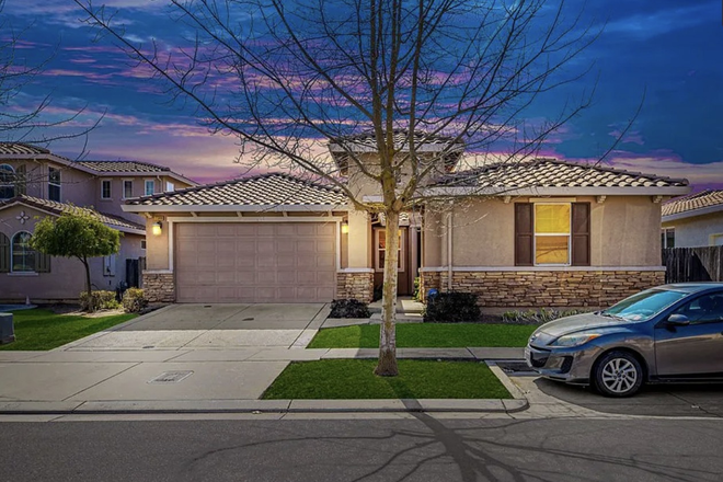 Front of House - Large Home 5 minutes to UC Merced campus. One Room Remaining