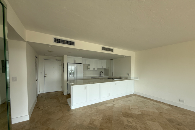 Kitchen - 1 Bed/1 Bath spacious corner unit. New kitchen & appliances, updated bathroom, pool, gym, tennis Condo