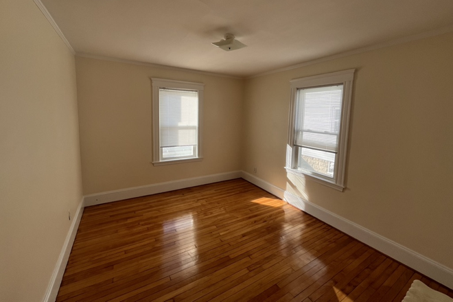 . - Big 5 bed 2 bath apartment right near campus for August!