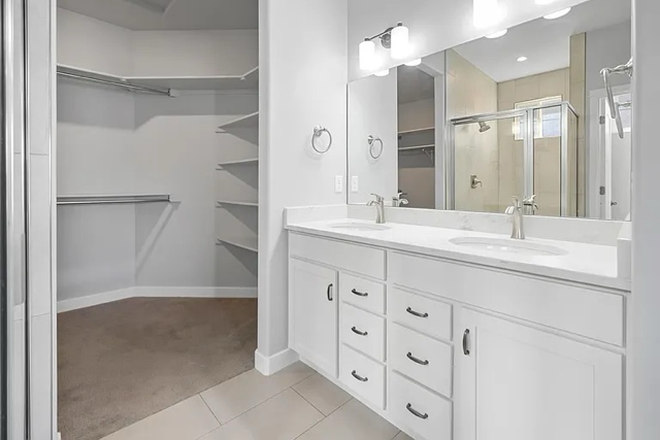 Master bath - House downtown Fruita (1room for rent)