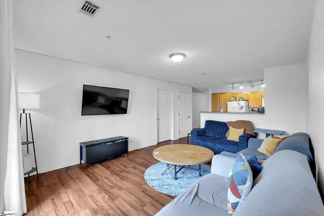 Cozy, Inviting, Furnished Living Room - Private Bed/Bath 2 miles to Clemson University Apartments