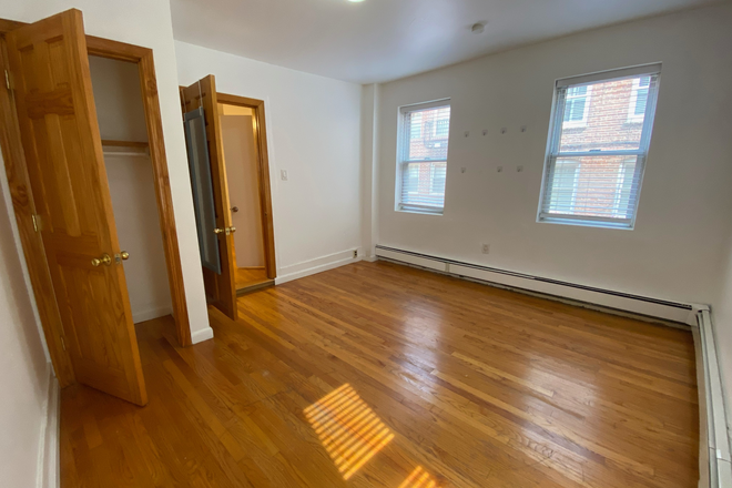 Call NOW for showings! 617-236-8600 - HANOVER AVE - NICE COZY 2BR/1BA ON PRIVATE SIDE STREET IN NORTH END FOR *7/1/2026* W/ LNDRY IN BLDNG Apartments