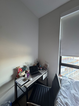 Desk - Campus Edge on Pierce Apartments