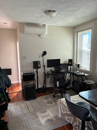 Living Room - 20 Moon st