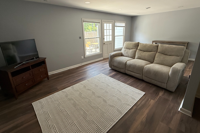 Living room. TV has been upgraded. - Stones Throw Townhome