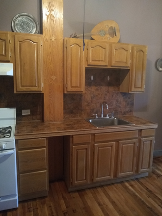 kitchen - Spacious Two Bedroom Apartment -